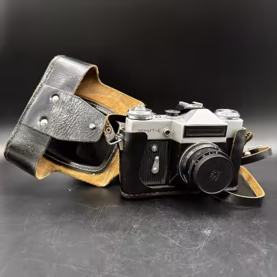 Фотоаппарат не рабочий "Зенит-Е" с объективом "Индустар-50-2" в кофре, Белорусское оптико-механическое объединение (БелОМО)