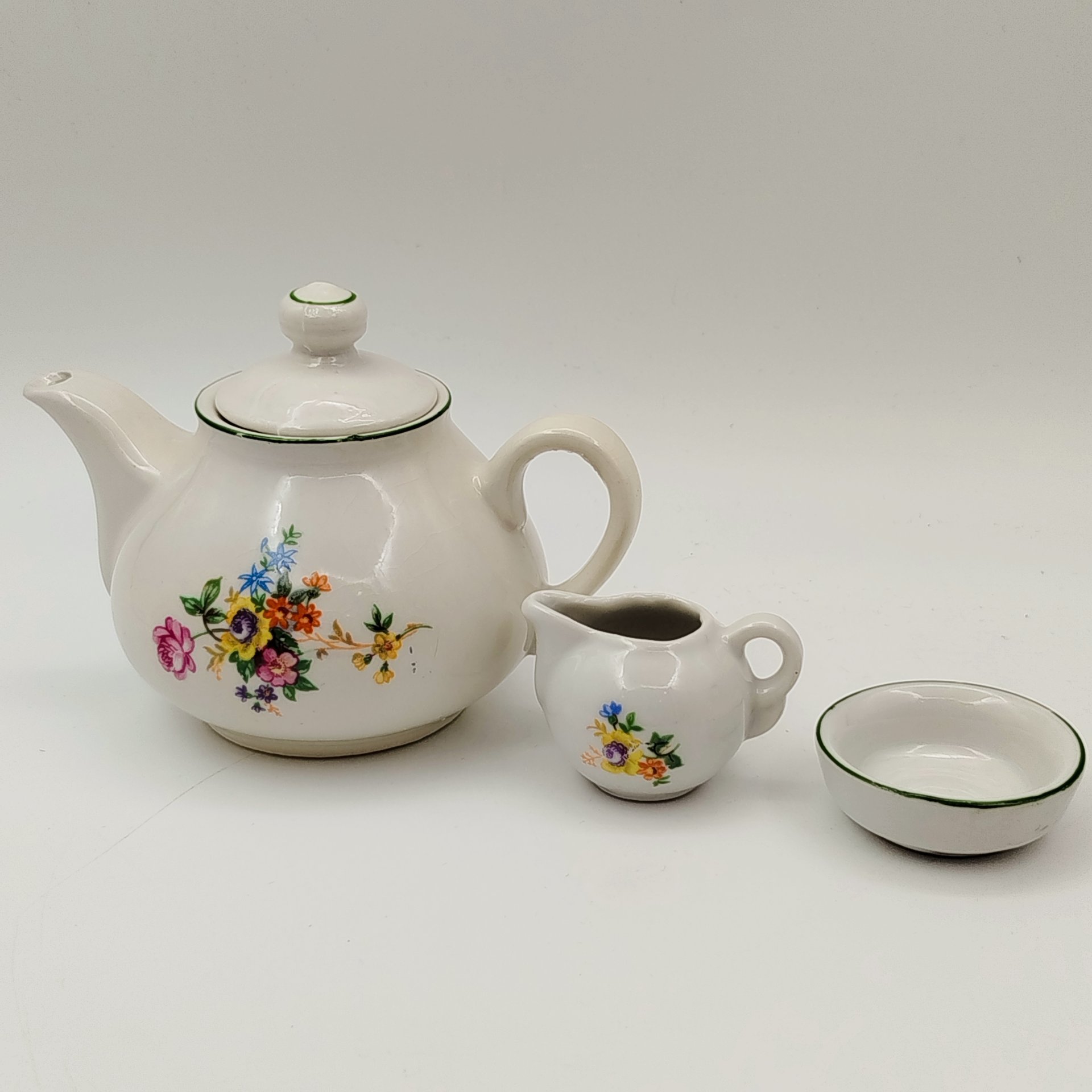 Сервиз детский (кукольный) с цветочным декором, в оригинальной коробке, на 6 персон (15 предметов)