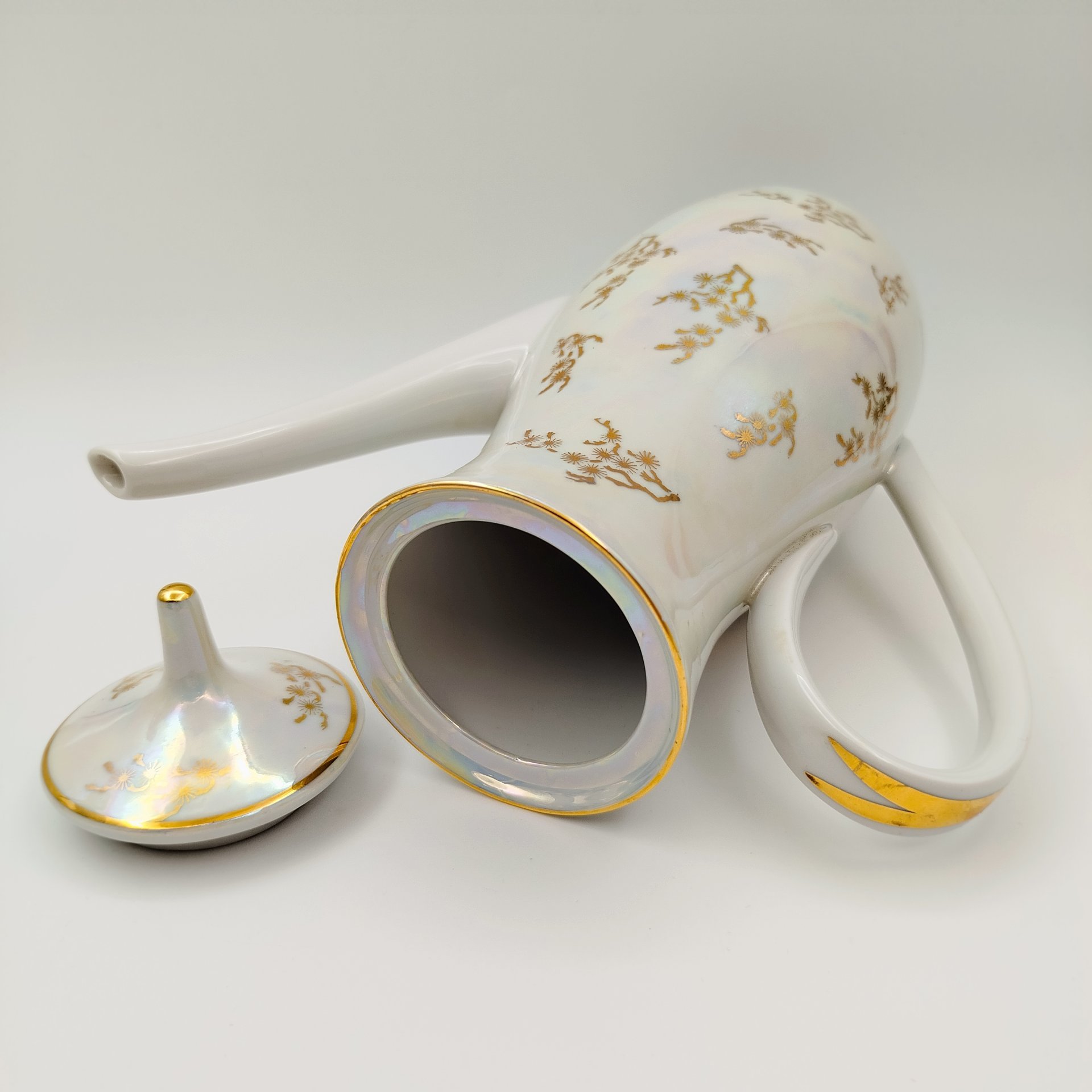 Кофейник "Мадонна", фарфор, люстр, деколь, золочение, Oscar Schlegelmilch, ГДР, 1970-1980 гг.