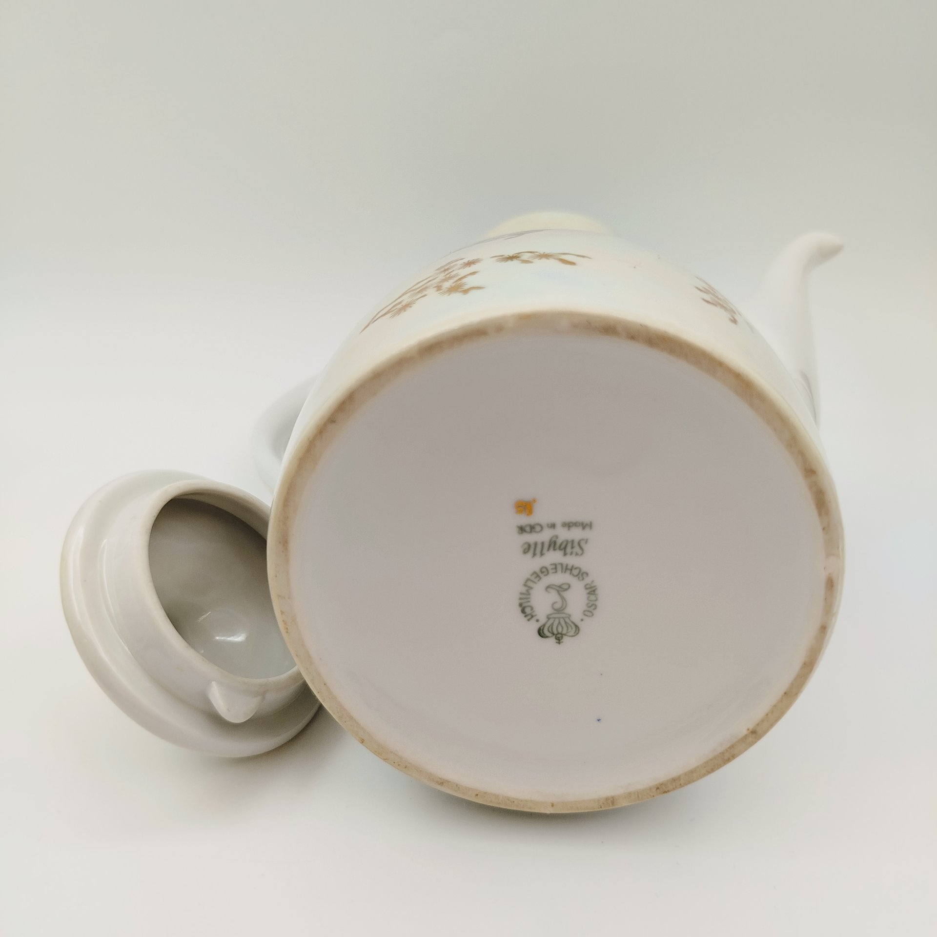 Кофейник "Мадонна", фарфор, люстр, деколь, золочение, Oscar Schlegelmilch, ГДР, 1970-1980 гг.