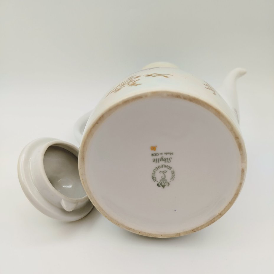 Кофейник "Мадонна", фарфор, люстр, деколь, золочение, Oscar Schlegelmilch, ГДР, 1970-1980 гг.