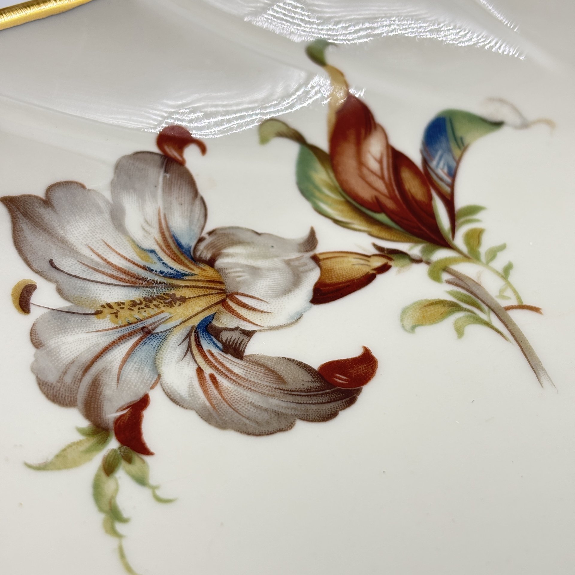 Блюдо сервировочное в форме листа с цветочным декором, Kjøbenhavns Porcellains Maleri (KPM)