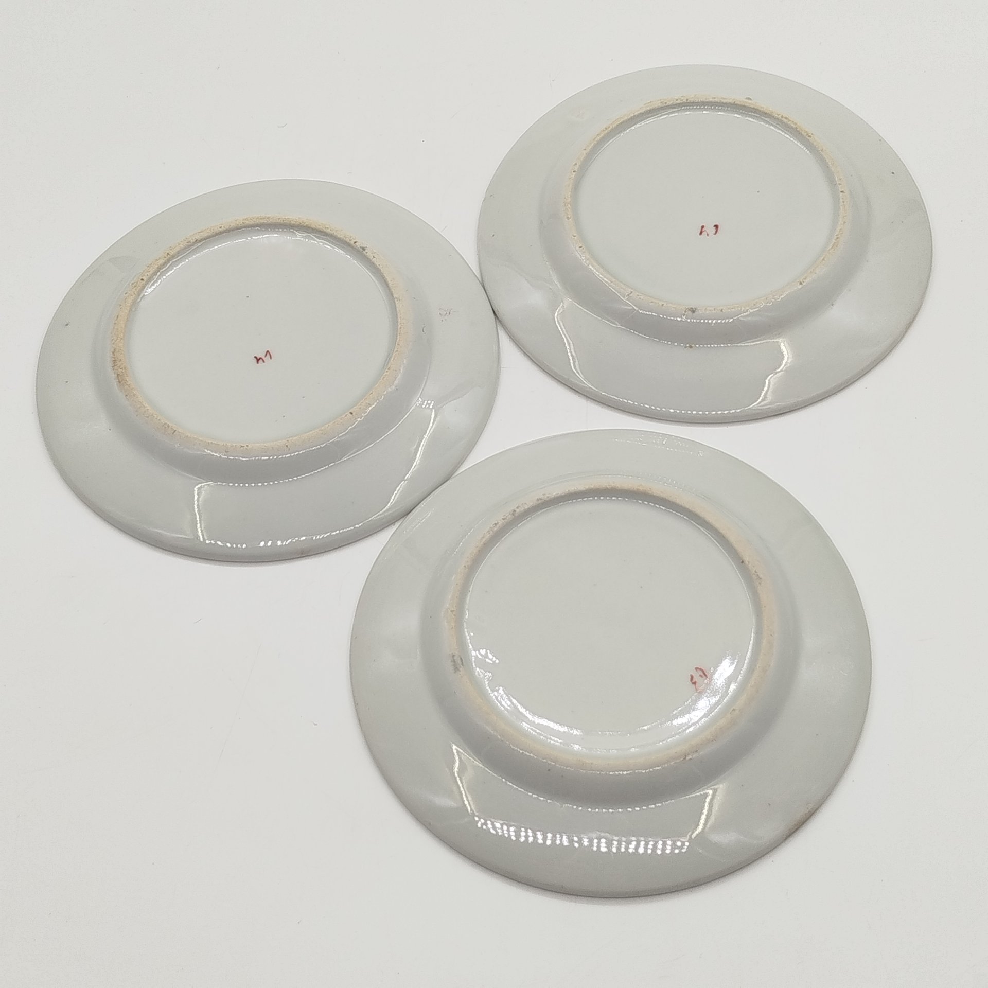 Тарелки пирожковые с цветочным декором на 3 персоны, фарфор, деколь, Товарищество М.С. Кузнецова, Российская империя, 1890-1917 гг.