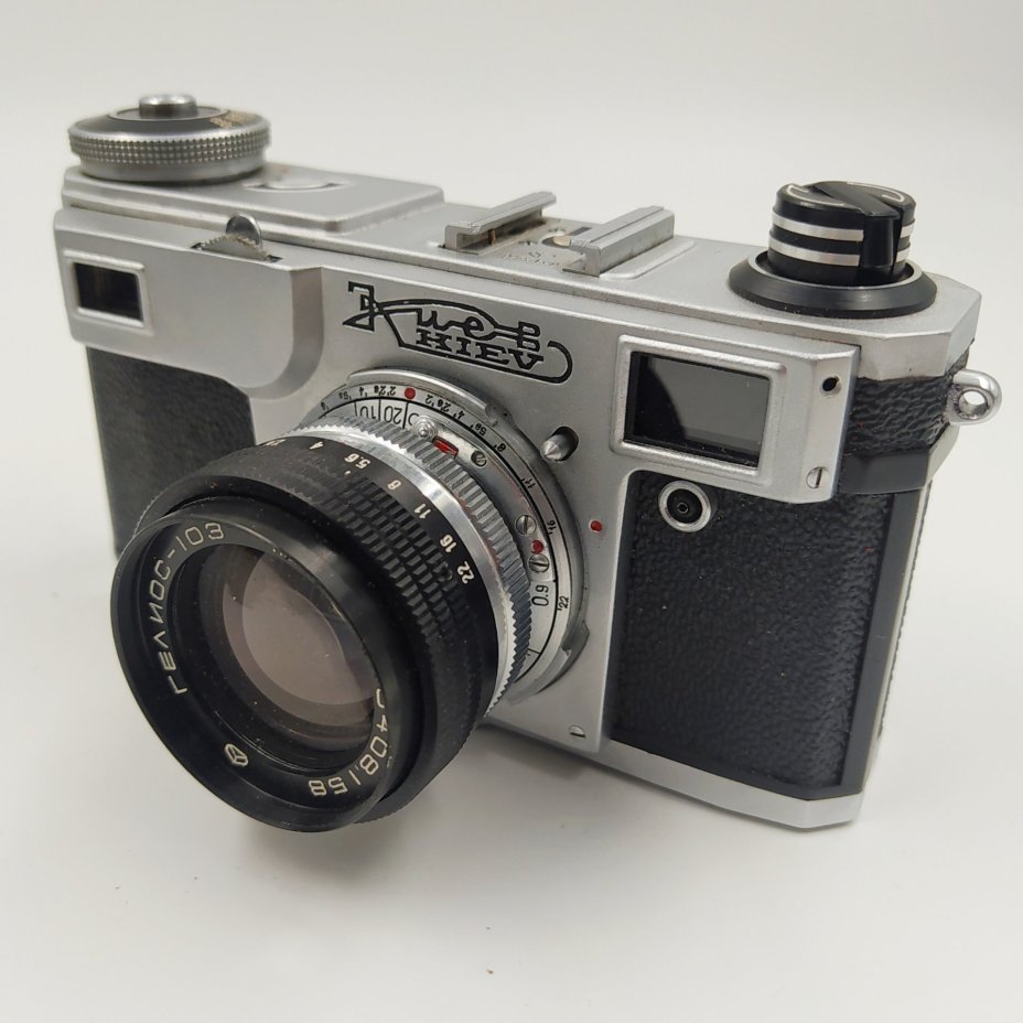 Фотоаппарат «Киев-4» с объективом «Гелиос-103» в оригинальном кофре, Киевский завод «Арсенал»