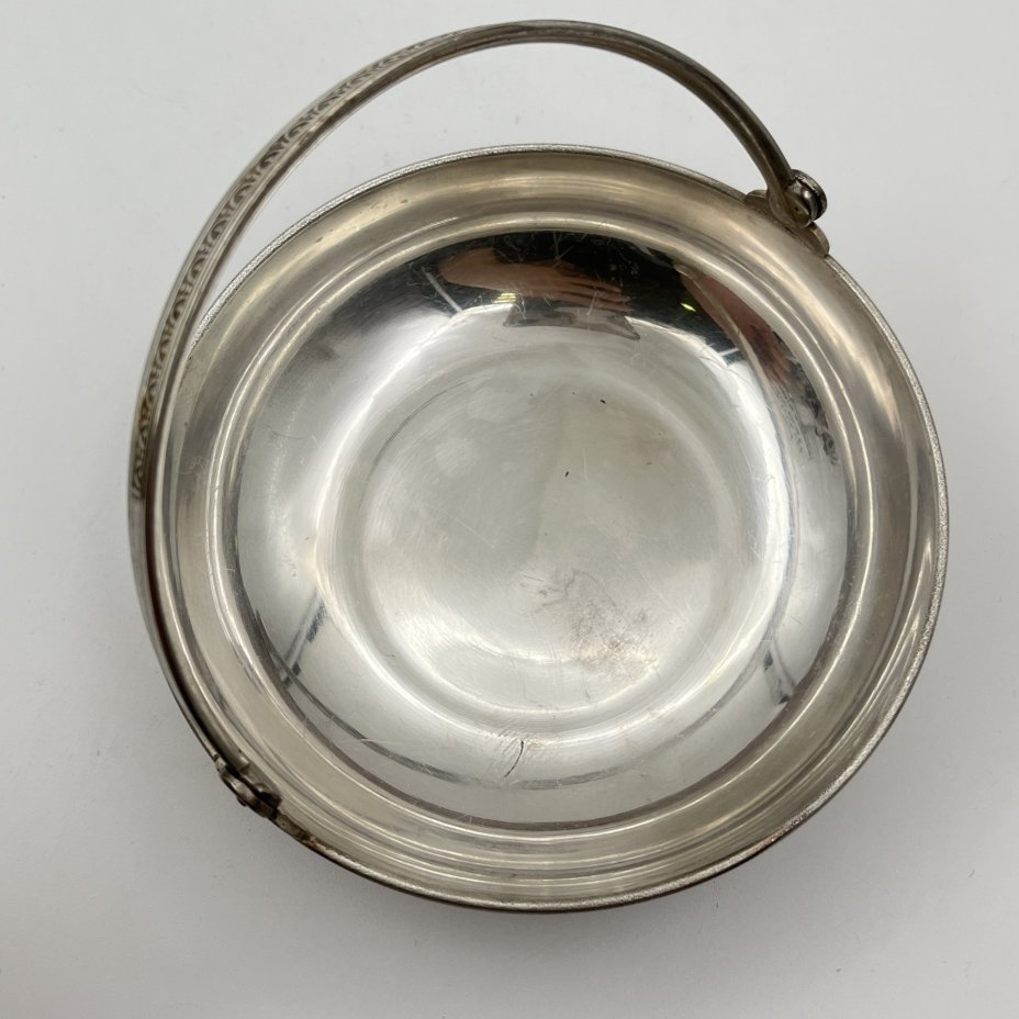 Вазочка (орешница) с ручкой и орнаментом вдоль бортика, мельхиор (медь-никель), Московский завод ювелирных и металлических изделий (МЮЗ), СССР, 1960-1970 гг.