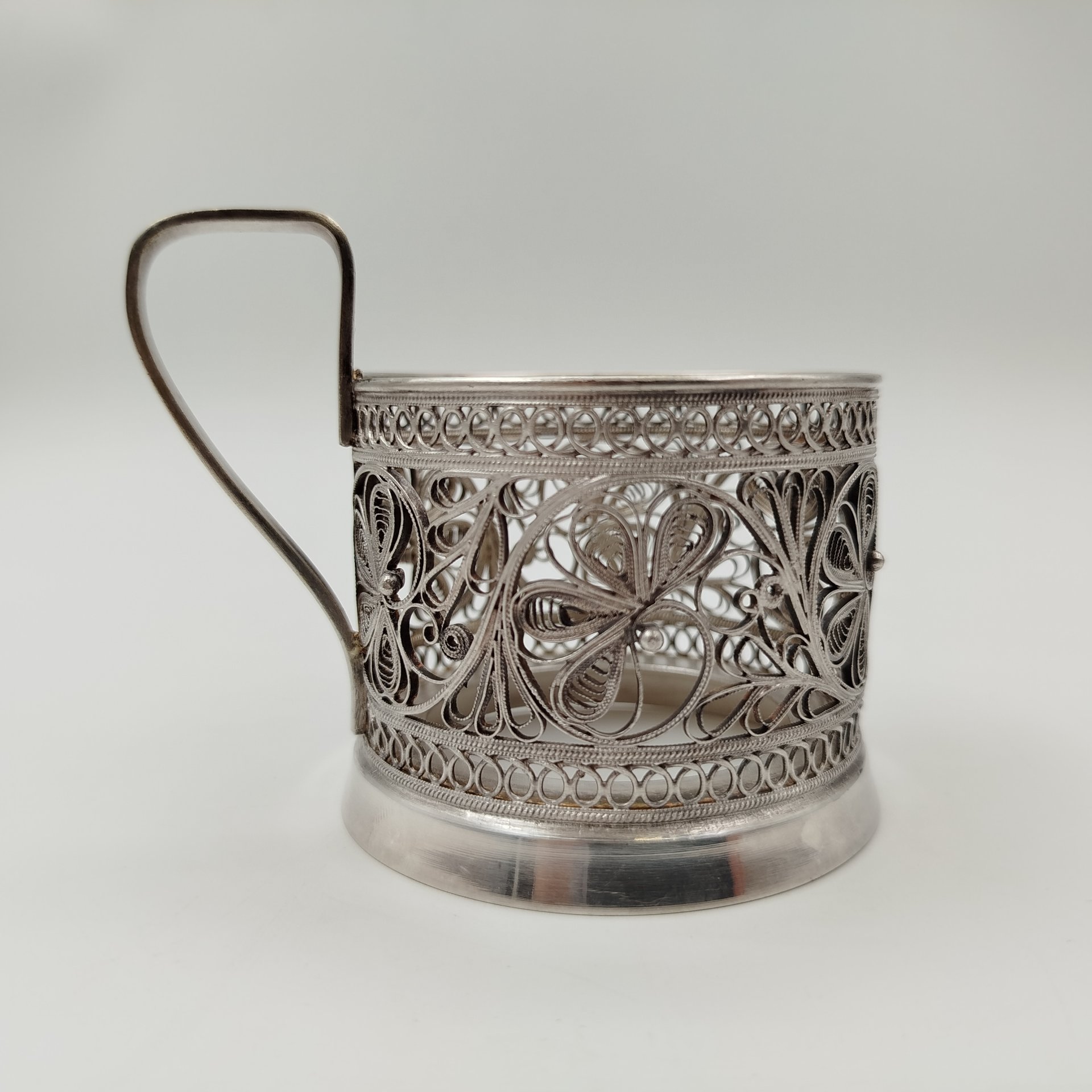 Подстаканник, выполненный в технике ажурной скани, мельхиор (медь-никель), Казаковская артель «Металлист», СССР, 1970-1990 гг., Казаковская артель «Металлист»