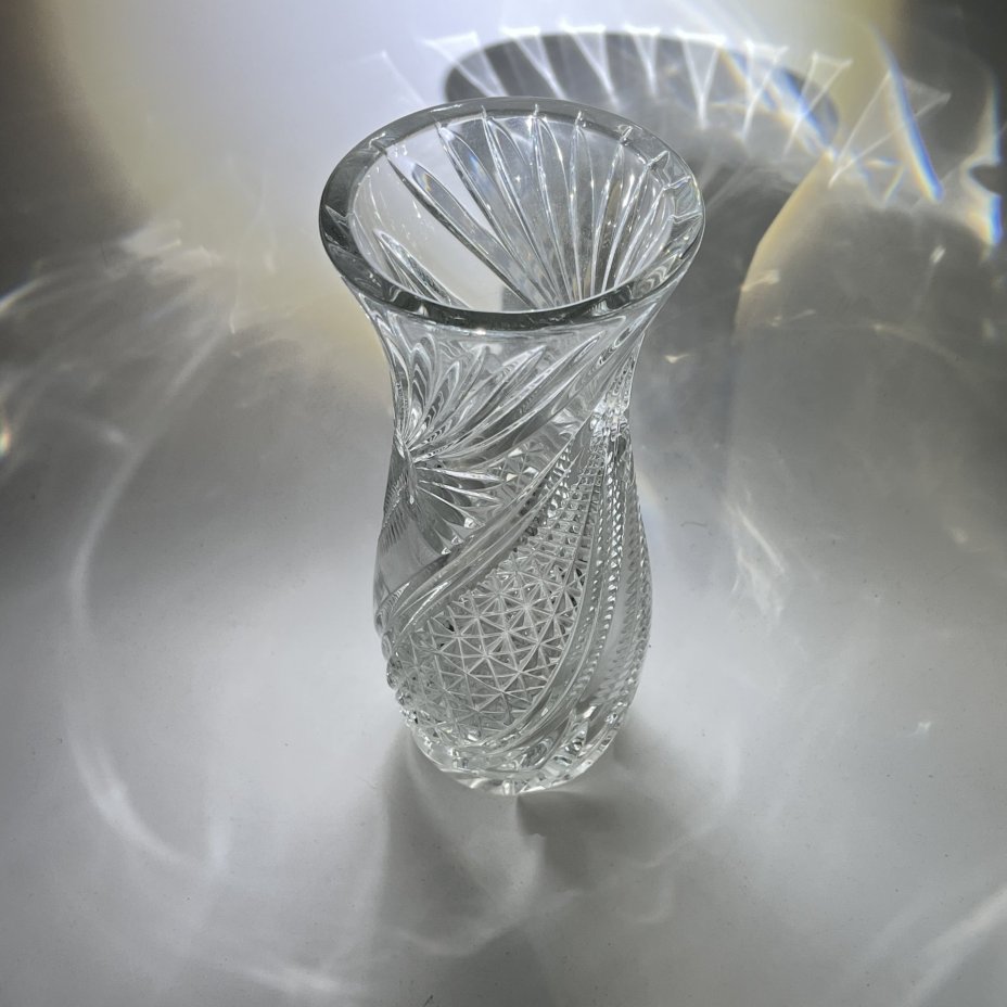 Ваза для букета с растительным декором