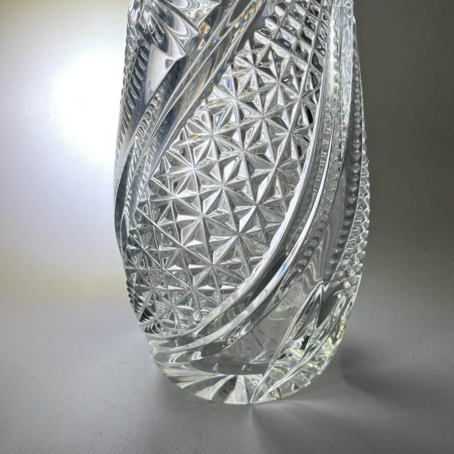 Ваза для букета с растительным декором