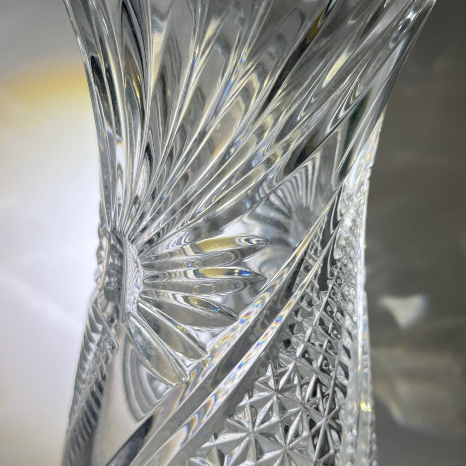 Ваза для букета с растительным декором