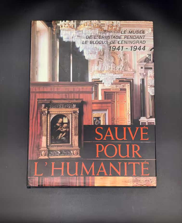 Книга «Sauvé pour l'humanité. Le Musée de L'Ermitage pendant le Blocus de Leningrad 1941-1944» с суперобложкой, Издательство «Аврора»