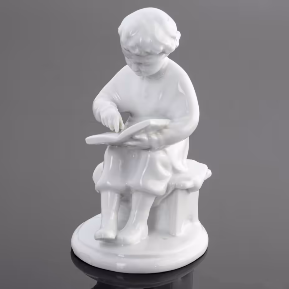 Статуэтка "В.И. Ленин в детстве" ("Володя Ульянов читает книгу"), Ленинградский фарфоровый завод (ЛФЗ)
