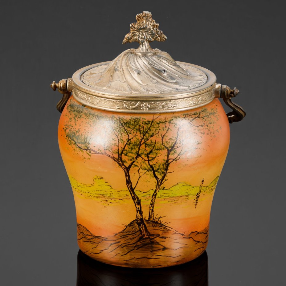 Бисквитница (ваза для десертов), украшенная изображением пейзажа, выполненная в стилистике Legras