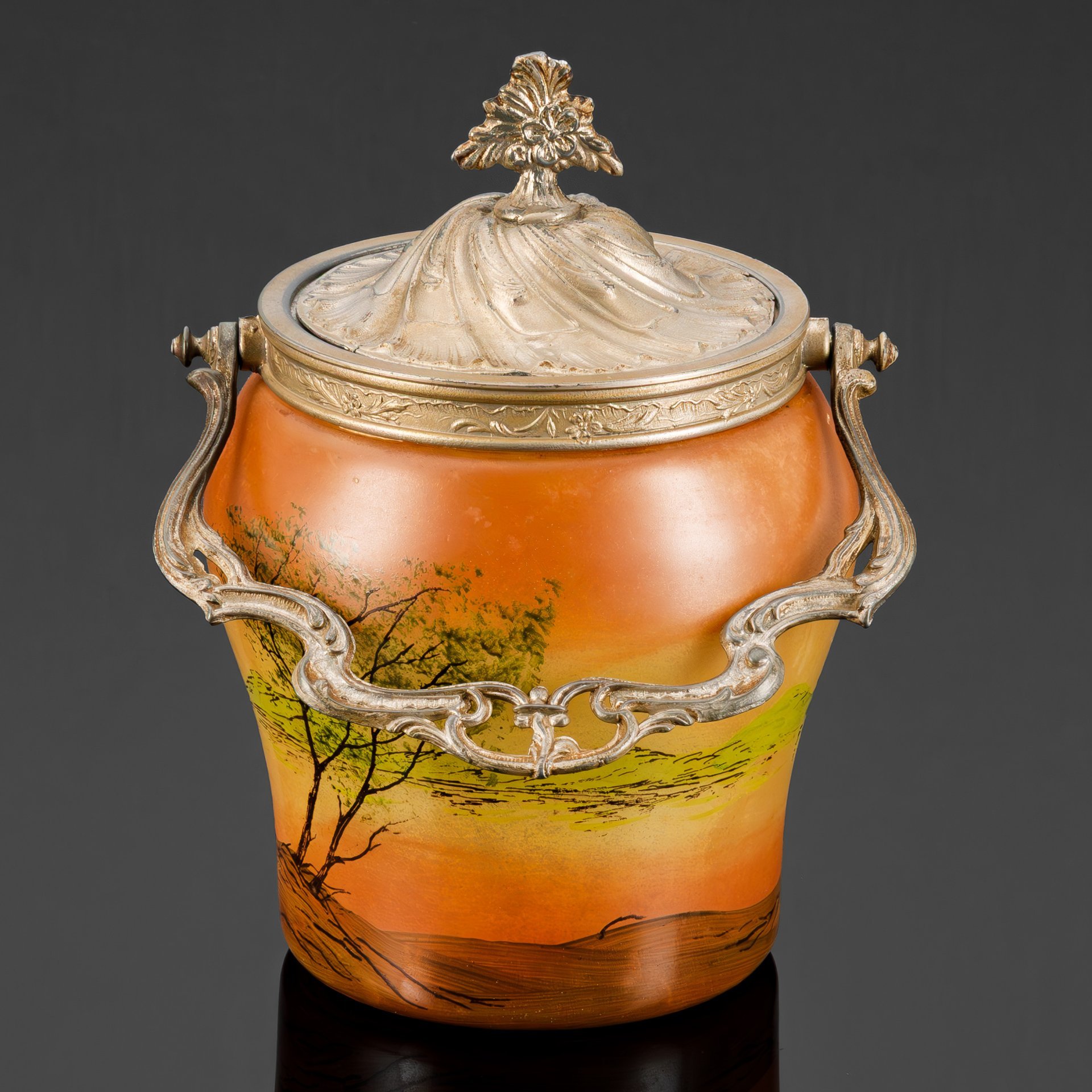 Бисквитница (ваза для десертов), украшенная изображением пейзажа, выполненная в стилистике Legras