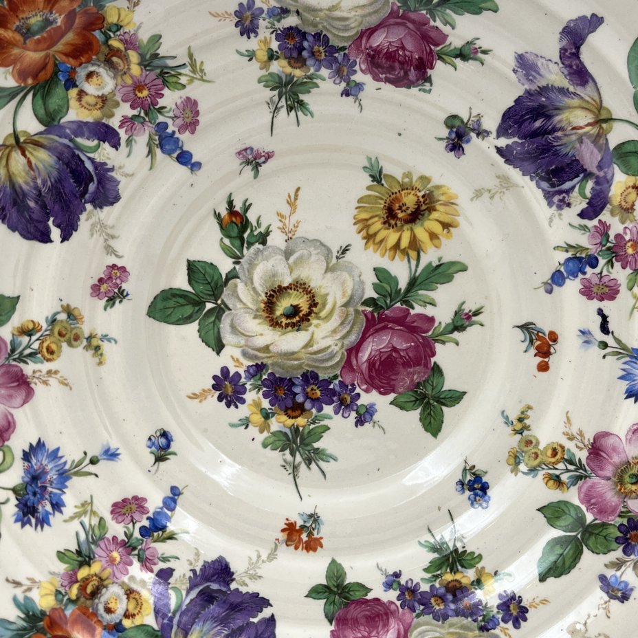 Блюдо сервировочное с фигурными ручками и изображение мейсенского букета, Boch Freres Keramis