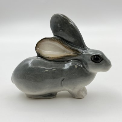 Статуэтка "Кролик", скульптор Т.С. Линчевская, фарфор, роспись, Ленинградский фарфоровый завод (ЛФЗ), Российская Федерация, 1991-2000 гг.