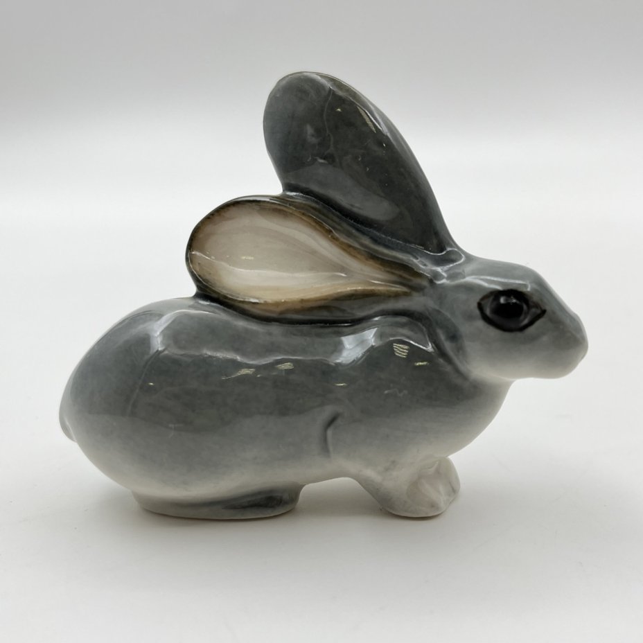 Статуэтка "Кролик", скульптор Т.С. Линчевская, фарфор, роспись, Ленинградский фарфоровый завод (ЛФЗ), Российская Федерация, 1991-2000 гг.