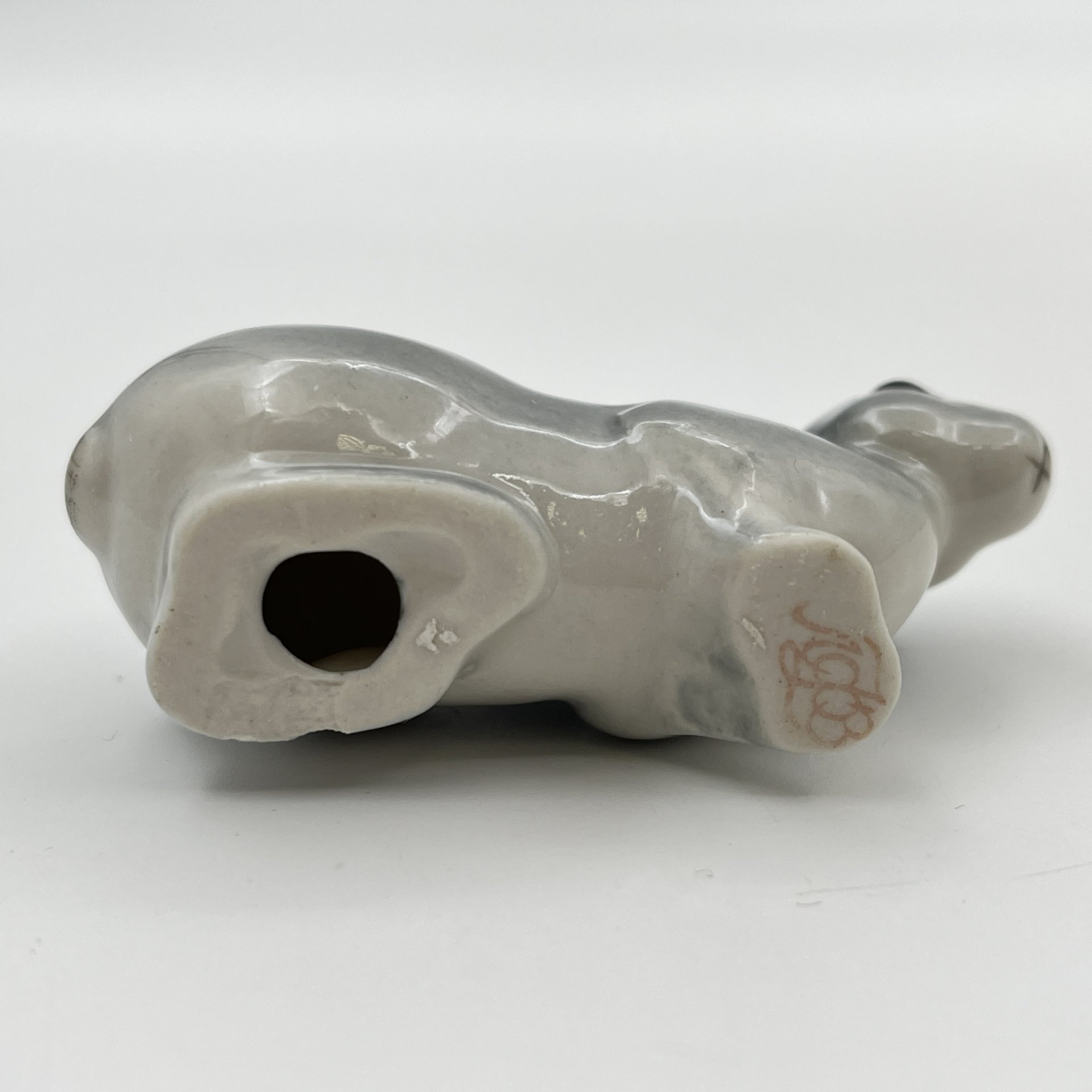 Статуэтка "Кролик", скульптор Т.С. Линчевская, фарфор, роспись, Ленинградский фарфоровый завод (ЛФЗ), Российская Федерация, 1991-2000 гг.