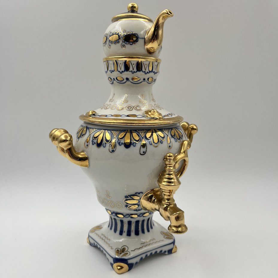 Статуэтка "Самовар с заварочным чайником", фарфор, роспись, золочение, Объединение «Гжель», СССР, 1972-1985 гг.