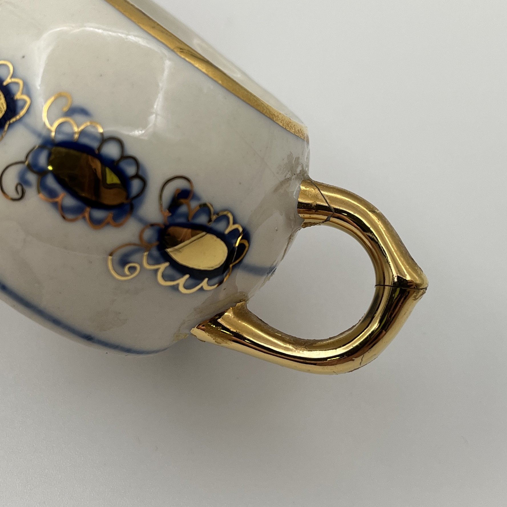 Статуэтка "Самовар с заварочным чайником", фарфор, роспись, золочение, Объединение «Гжель», СССР, 1972-1985 гг.