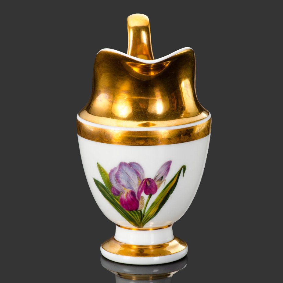 Молочник с изображением ириса, фарфор, роспись, золочение