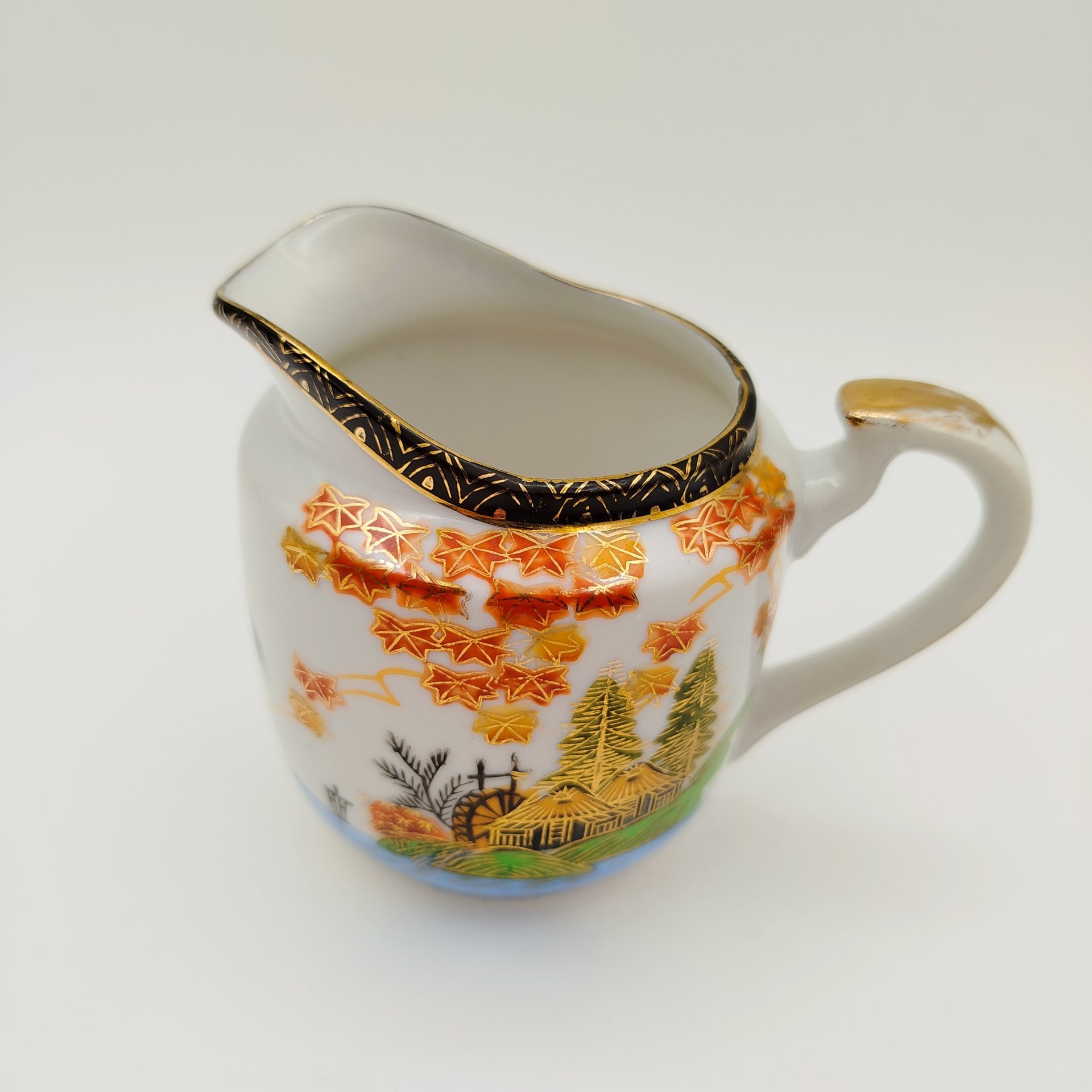 Молочник/сливочник с пейзажным декором, клеймо "Kutani hand painted Japan", фарфор, роспись, золочение, Япония, 1950-1980 гг.