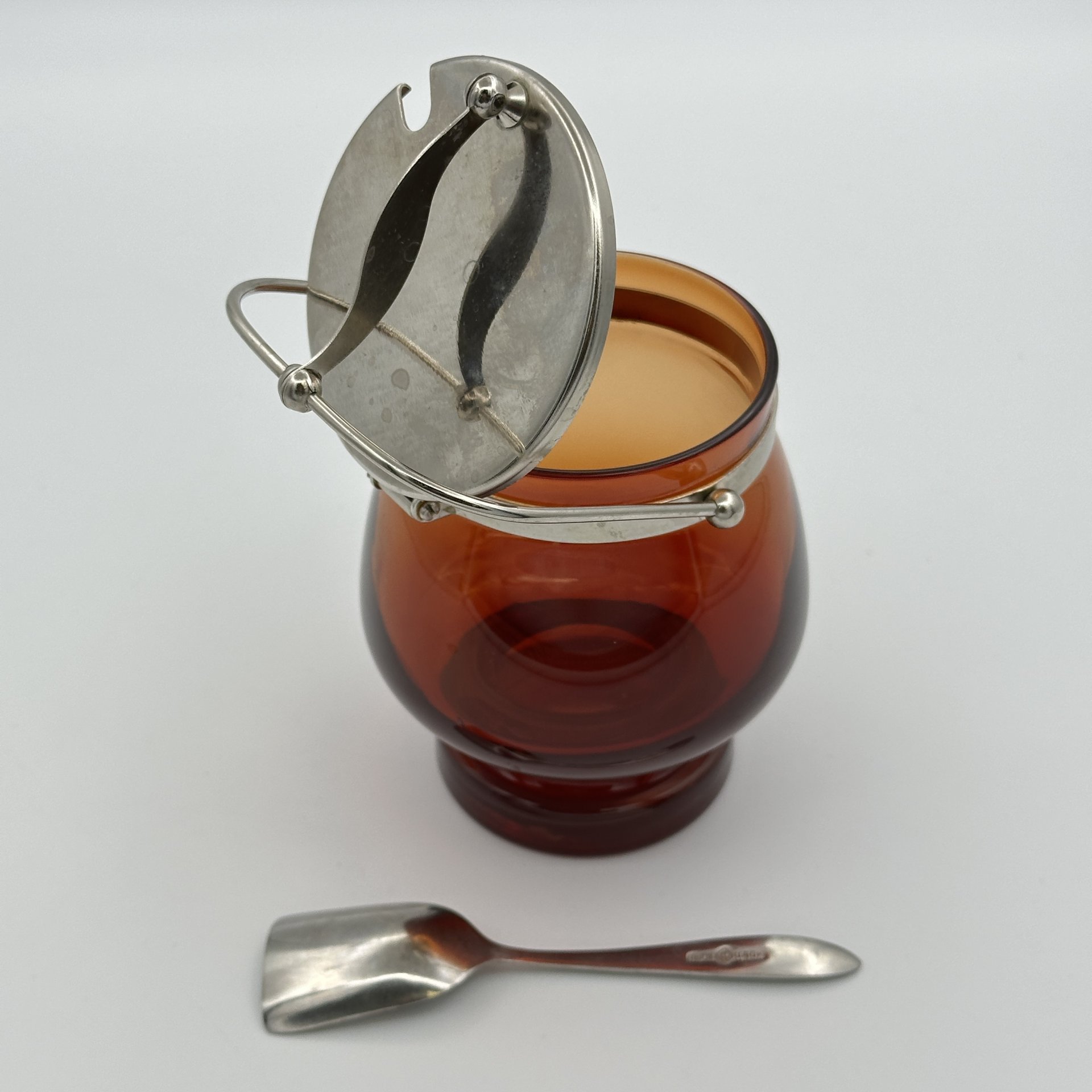 Сахарница с ложкой
