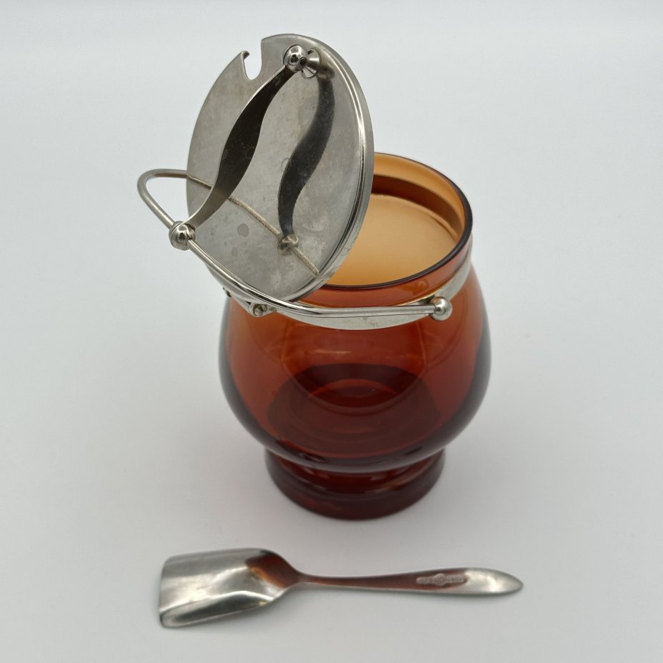 Сахарница с ложкой
