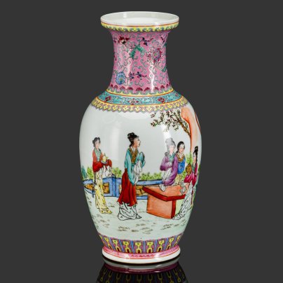 Ваза "Восемь красавиц в саду" с растительным орнаментом в стилистике эпохи Мин