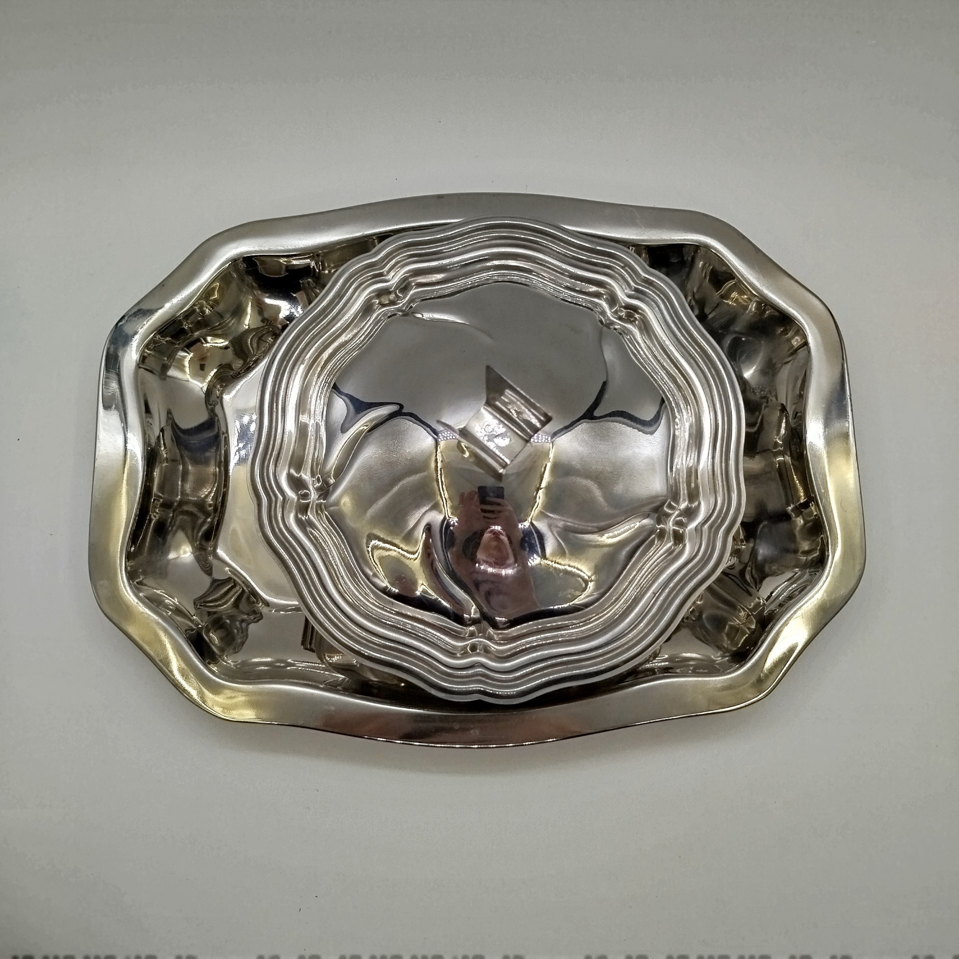 Набор сервировочный(террина и поднос) в классическом стиле, сталь, Европа, 1990-2010 гг.