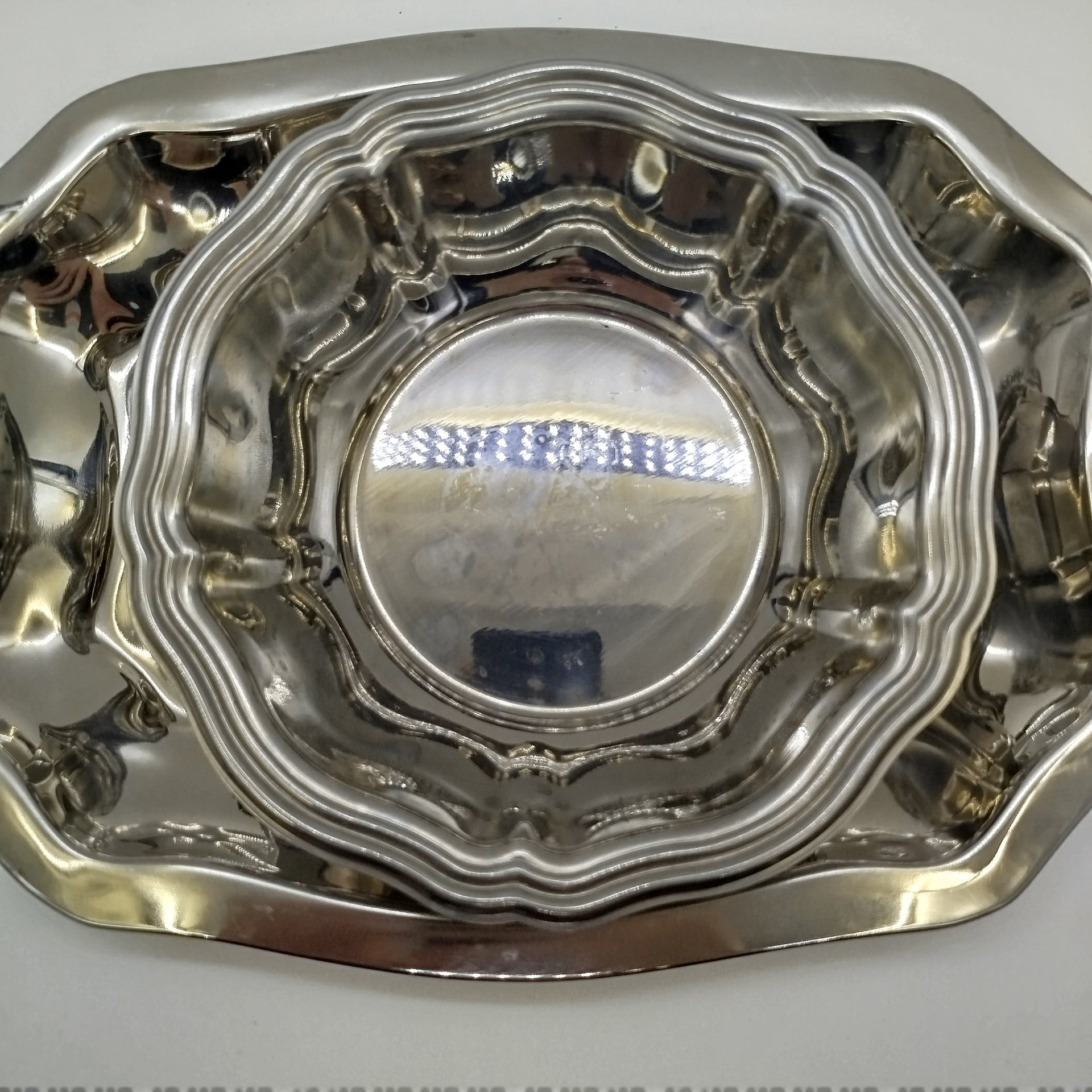 Набор сервировочный(террина и поднос) в классическом стиле, сталь, Европа, 1990-2010 гг.