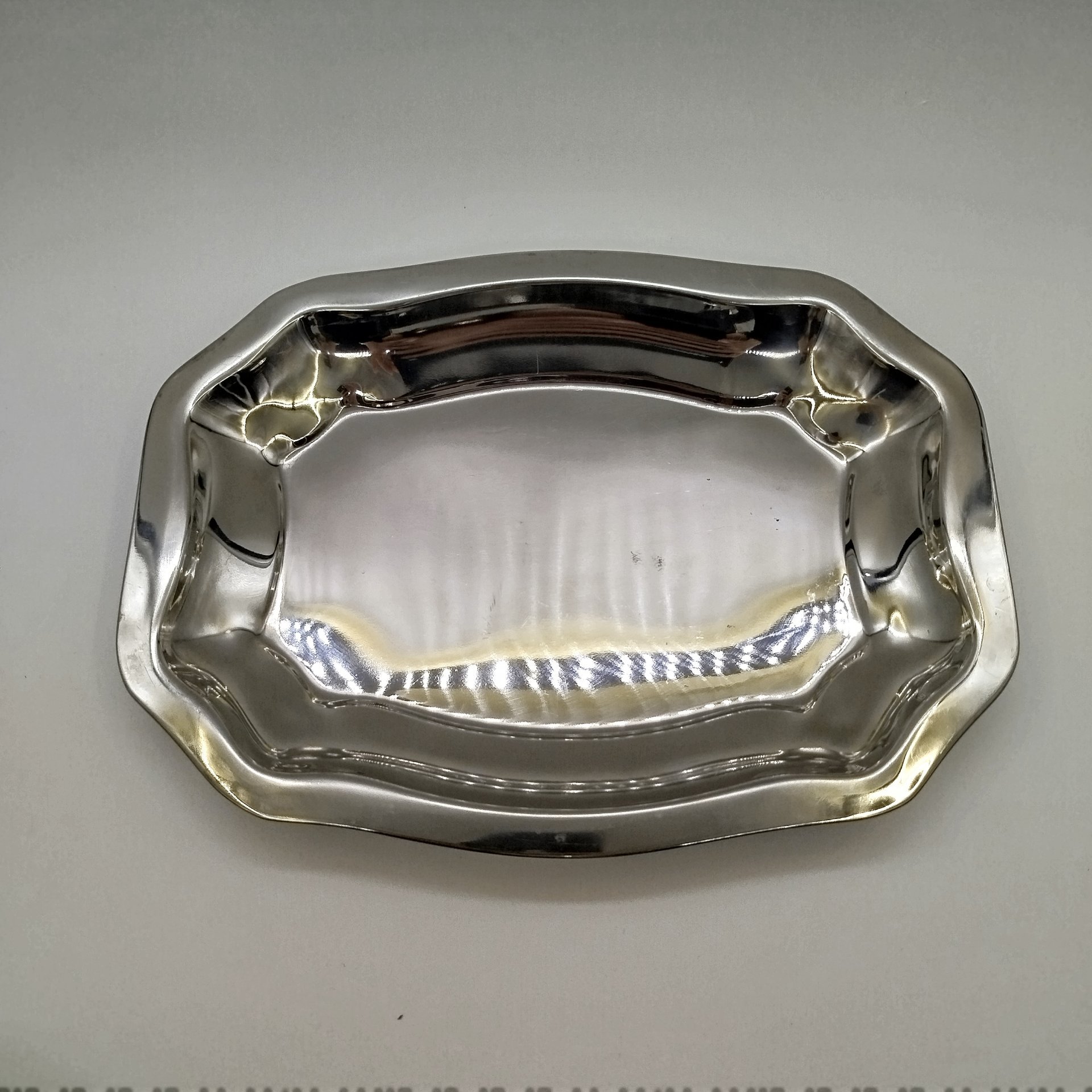 Набор сервировочный(террина и поднос) в классическом стиле, сталь, Европа, 1990-2010 гг.