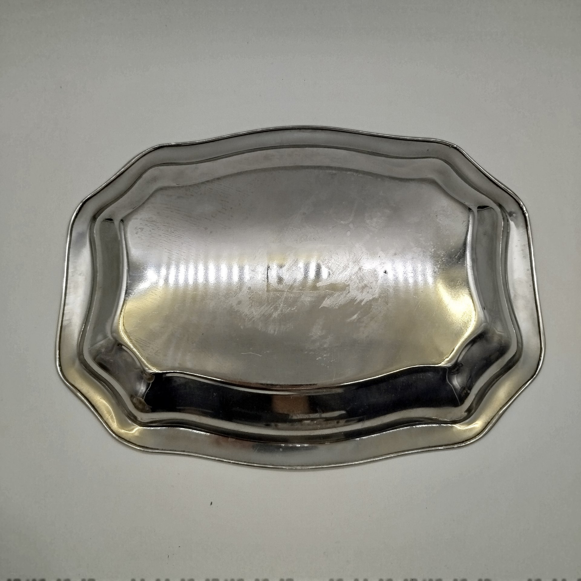 Набор сервировочный(террина и поднос) в классическом стиле, сталь, Европа, 1990-2010 гг.