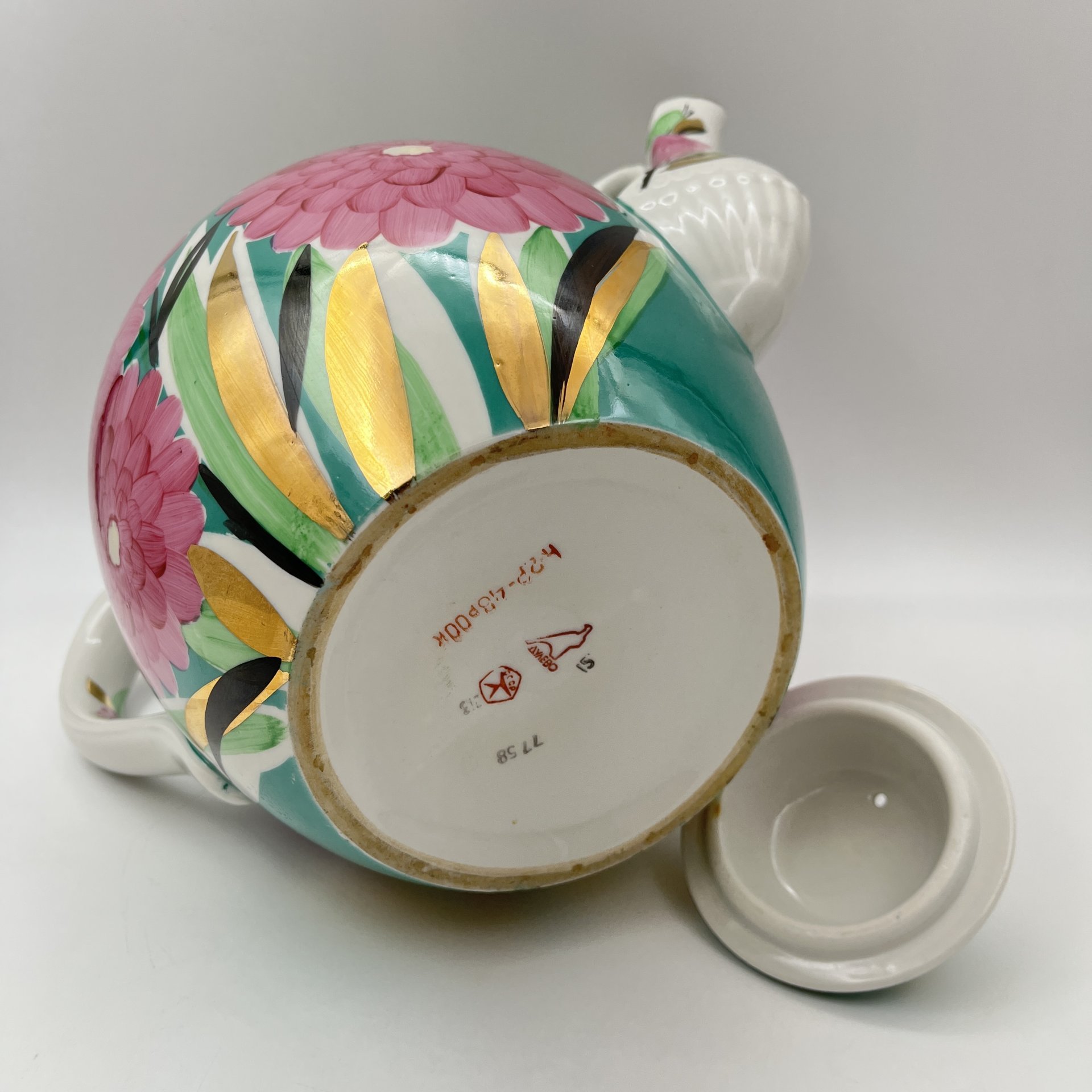 Чайник доливной "Хризантемы", автор В.К. Яснецов