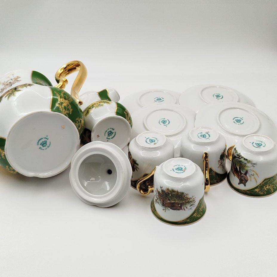 Сервиз чайно-кофейный на 4 персоны (10 предметов), украшенный изображением лесных животных, фарфор, крытье, деколь, золочение, Leander (Леандер), Чехия, 1995-2003 гг.