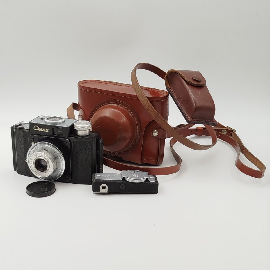 Фотоаппарат шкальный "Смена-6" и дальномер "Смена" в кофре, металл, пластик, кожа, стекло, Государственный оптико-механический завод имени ОГПУ (ГОМЗ), СССР, 162-1953 гг.