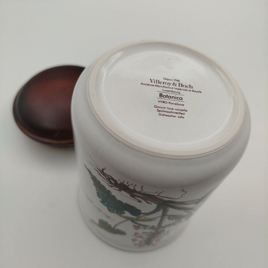Банка "Stachys officinalis" ("Буквица лекарственная") для сыпучих продуктов (для чая, специй), серия "Botanica", фарфор, деколь, дерево (крышка), Villeroy & Boch, Villeroy & Boch