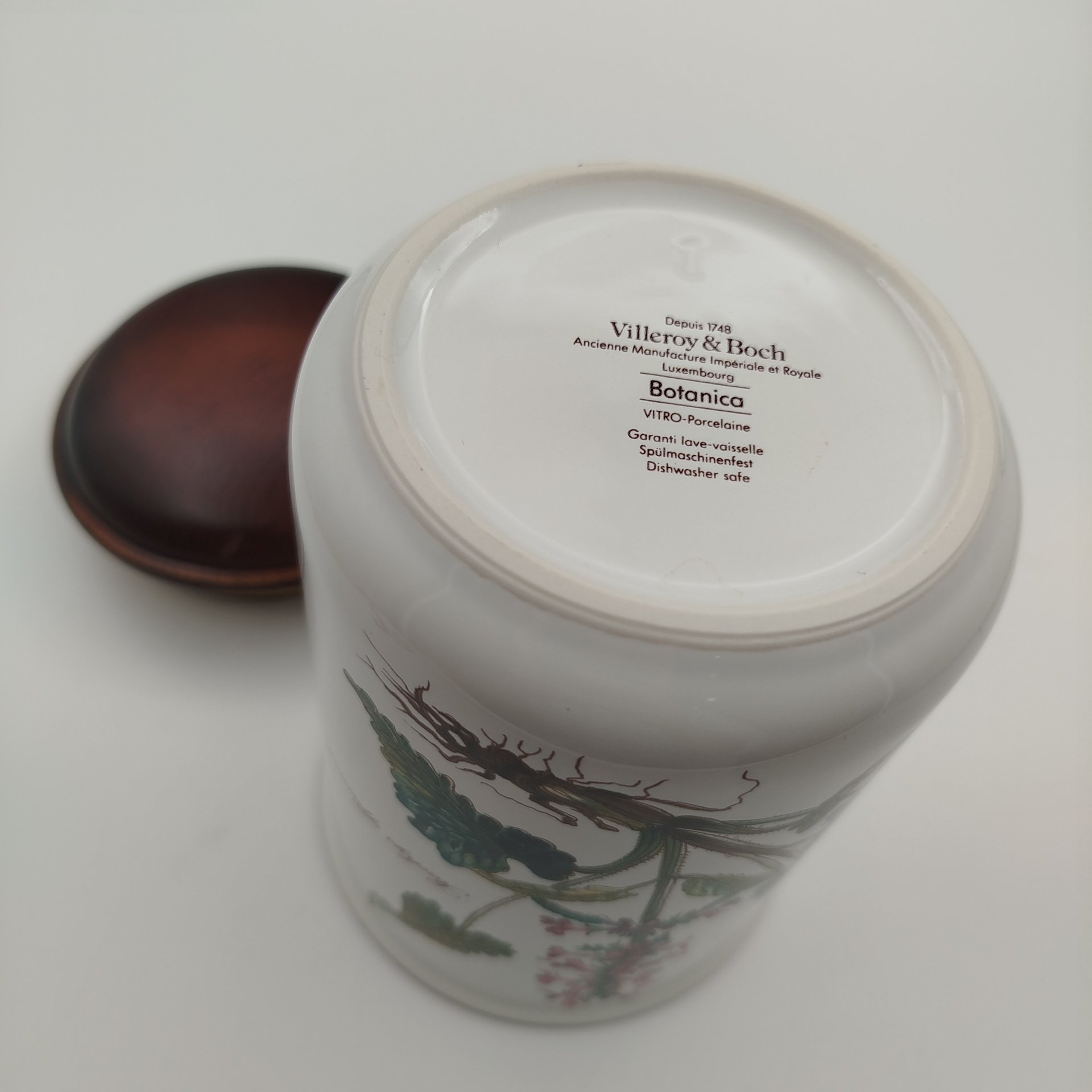 Банка "Stachys officinalis" ("Буквица лекарственная") для сыпучих продуктов (для чая, специй), серия "Botanica", фарфор, деколь, дерево (крышка), Villeroy & Boch, Villeroy & Boch