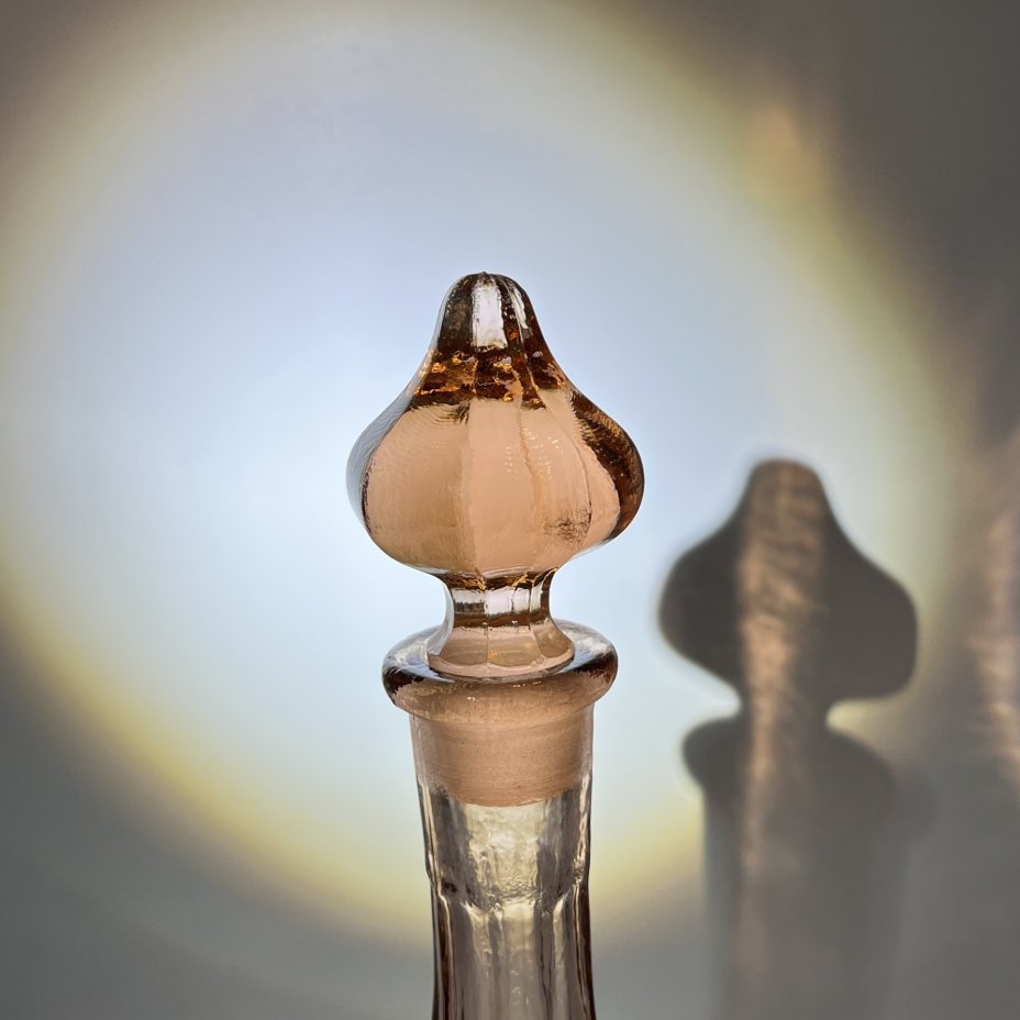 Штоф "Подсолнух" розового оттенка, стекло, пресс, СССР, 1970-1990 гг.