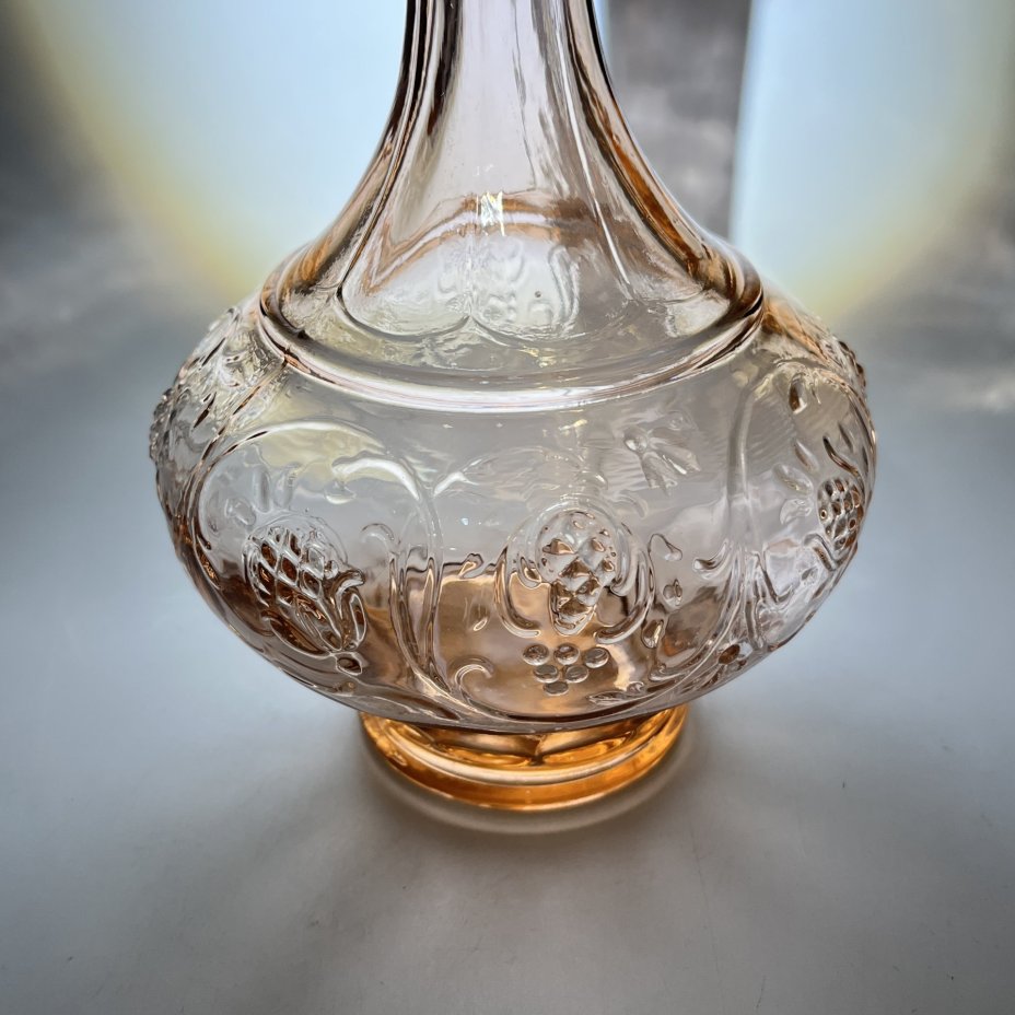 Штоф "Подсолнух" розового оттенка, стекло, пресс, СССР, 1970-1990 гг.