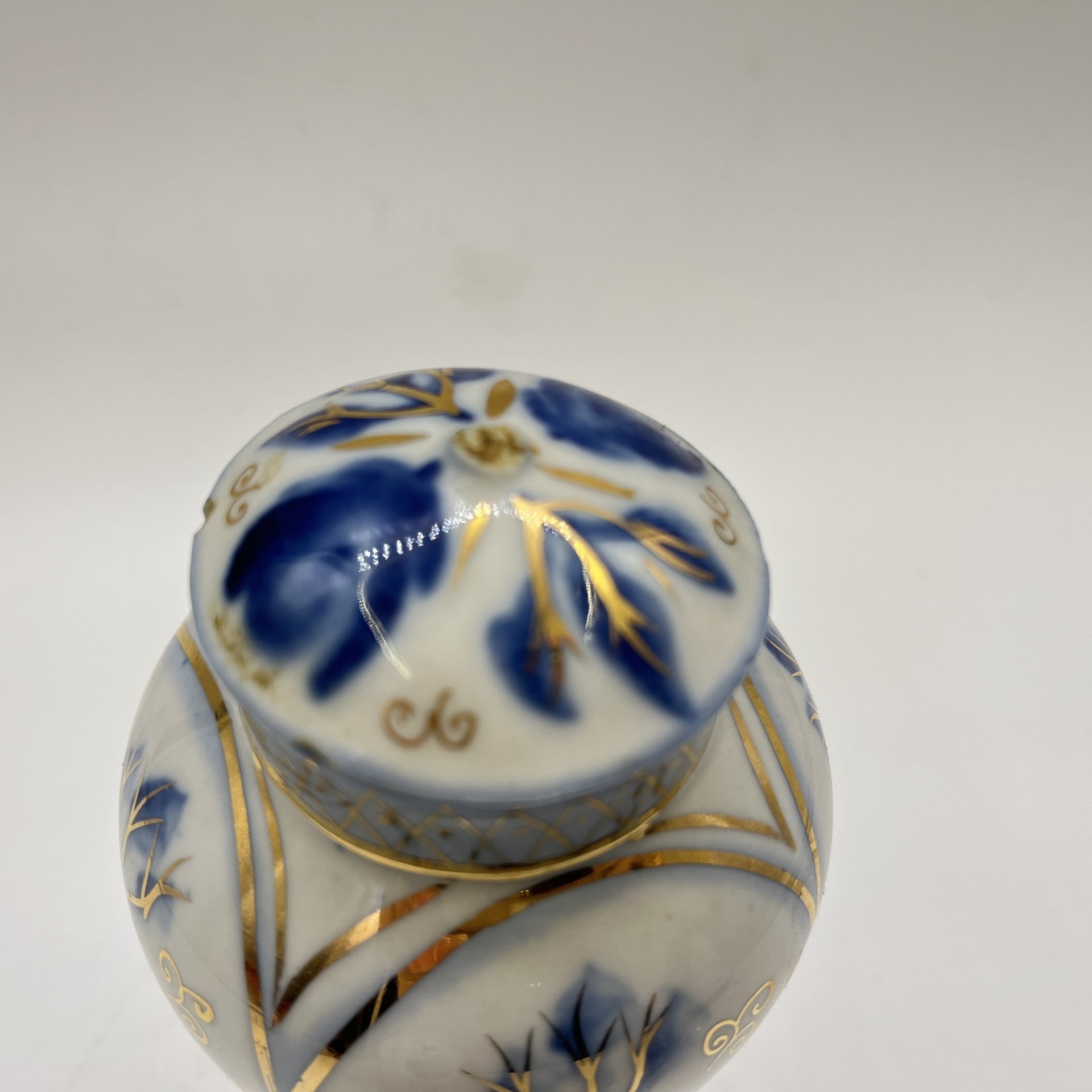 Чайница с цветочным декором и символикой олимпиады (на дне), фарфор, Кисловодская фабрика сувениров, СССР, 1980 г.