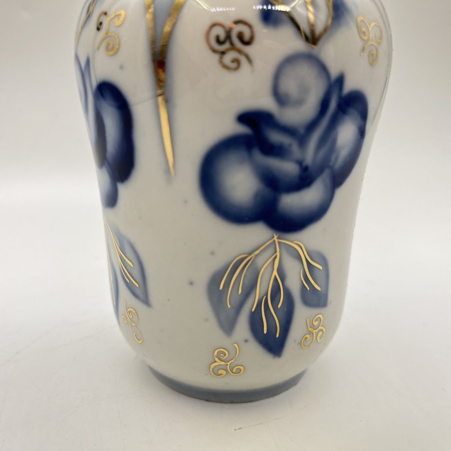 Чайница с цветочным декором и символикой олимпиады (на дне)