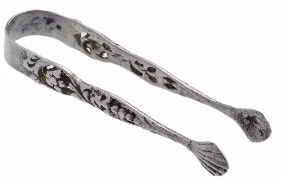 Щипцы для сахара с растительным декором, серебро 830 пр., фирма "Gewe Silvervarufabriken", г. Мальме, Швеция, 1948 г.