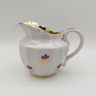 Молочник, украшенный цветочным декором, фарфор, роспись, золочение, Дмитровский фарфоровый завод (ДФЗ Вербилки), СССР, 1965-1990 гг.