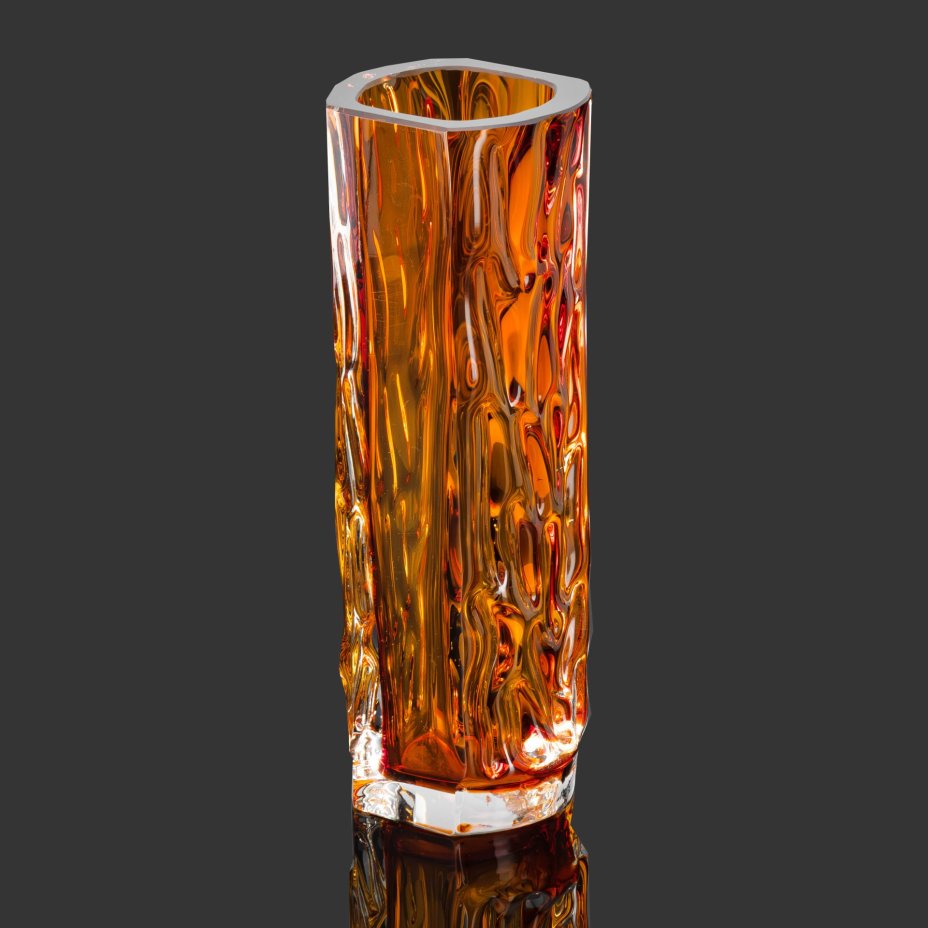 Ваза "Кора" медово-янтарного оттенка, автор П.И. Зинченко