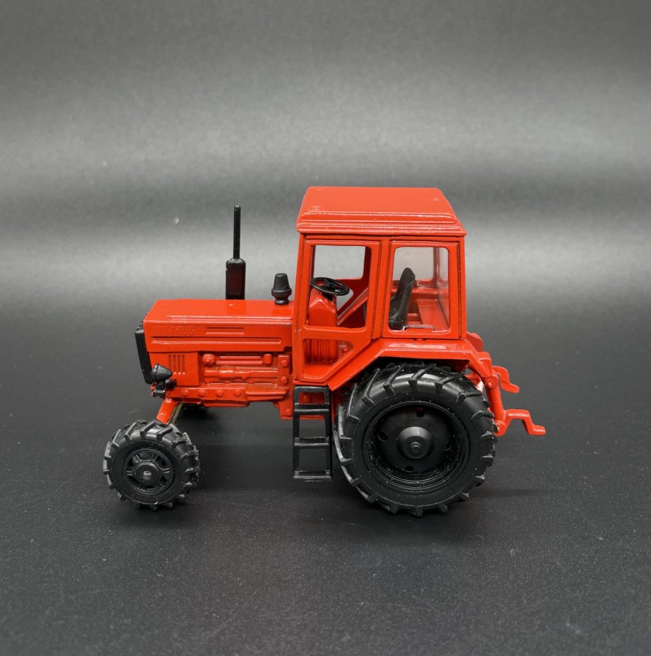 Модель автомобиля в масштабе 1:43 трактор "Баларус". Изготовитель "Тракторэкспорт"