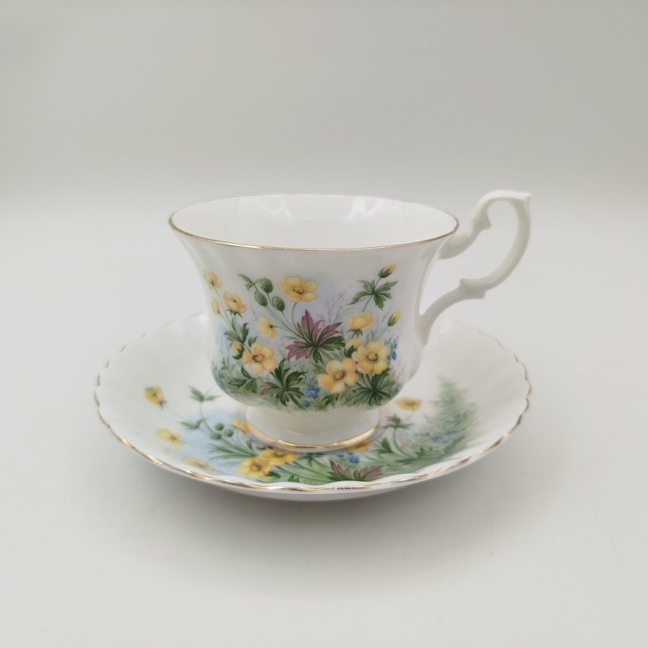 Чайная пара с нежным цветочным декором, фарфор, деколь, золочение, Royal Albert, Великобритания, 1980-2000 гг.
