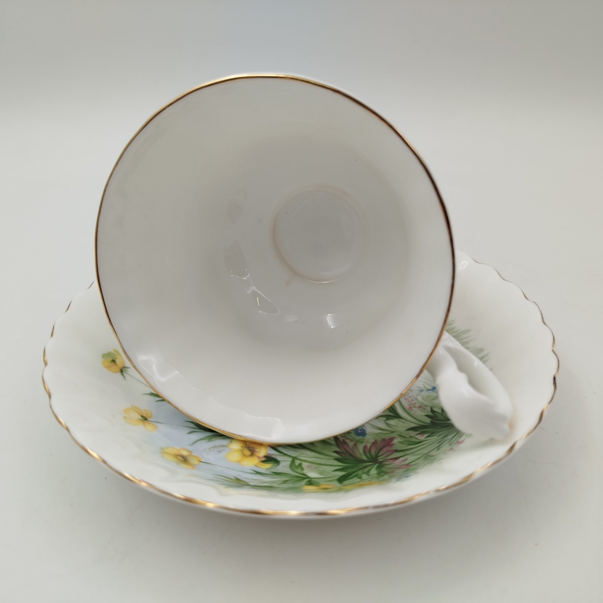 Чайная пара с нежным цветочным декором, фарфор, деколь, золочение, Royal Albert, Великобритания, 1980-2000 гг., Royal Albert