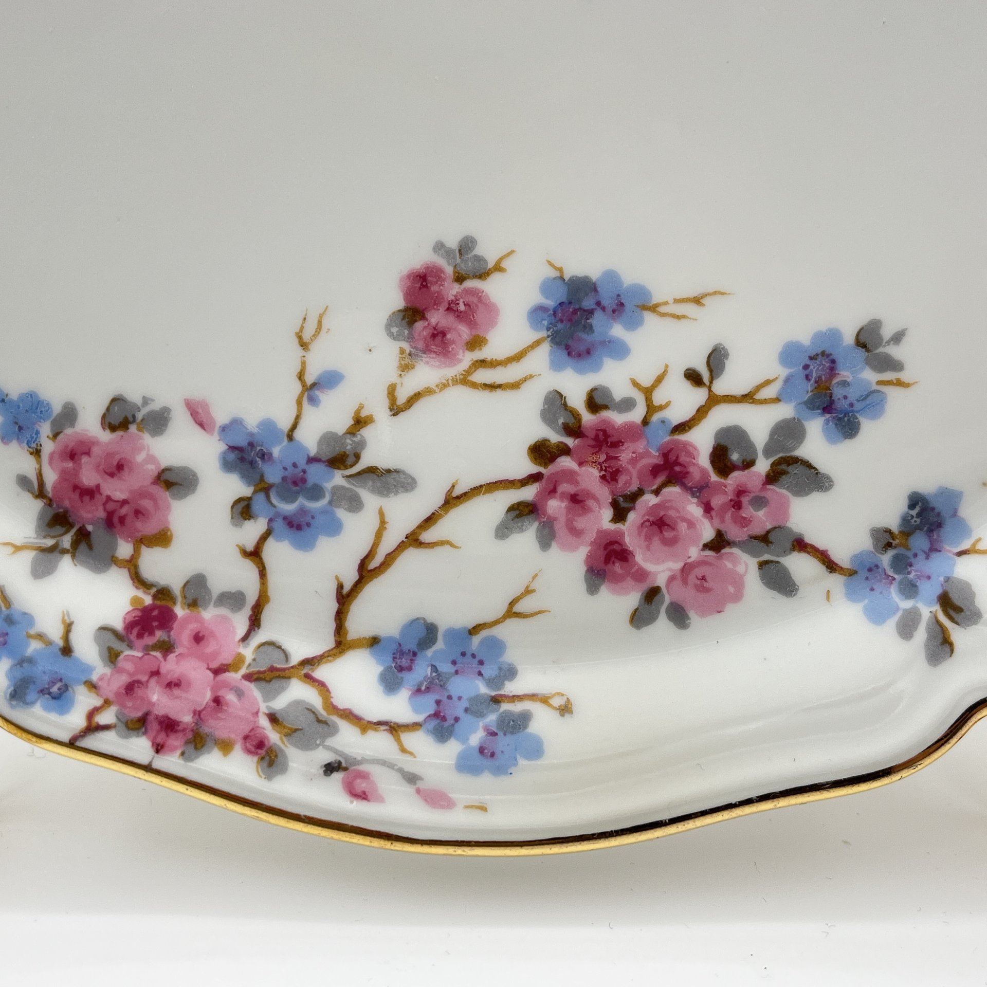 Набор десертных тарелок и блюда с цветочным декором на 6 персон, фарфор, деколь, золочение, Limoges, Франция, 1950-1970 гг.