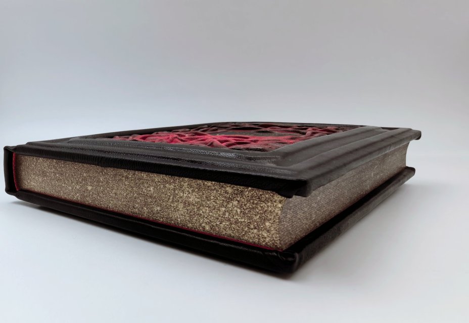 Книга М. А. Булгаков "Мастер и Маргарита" подарочное издание, кожаный переплет, авторская ручная работа