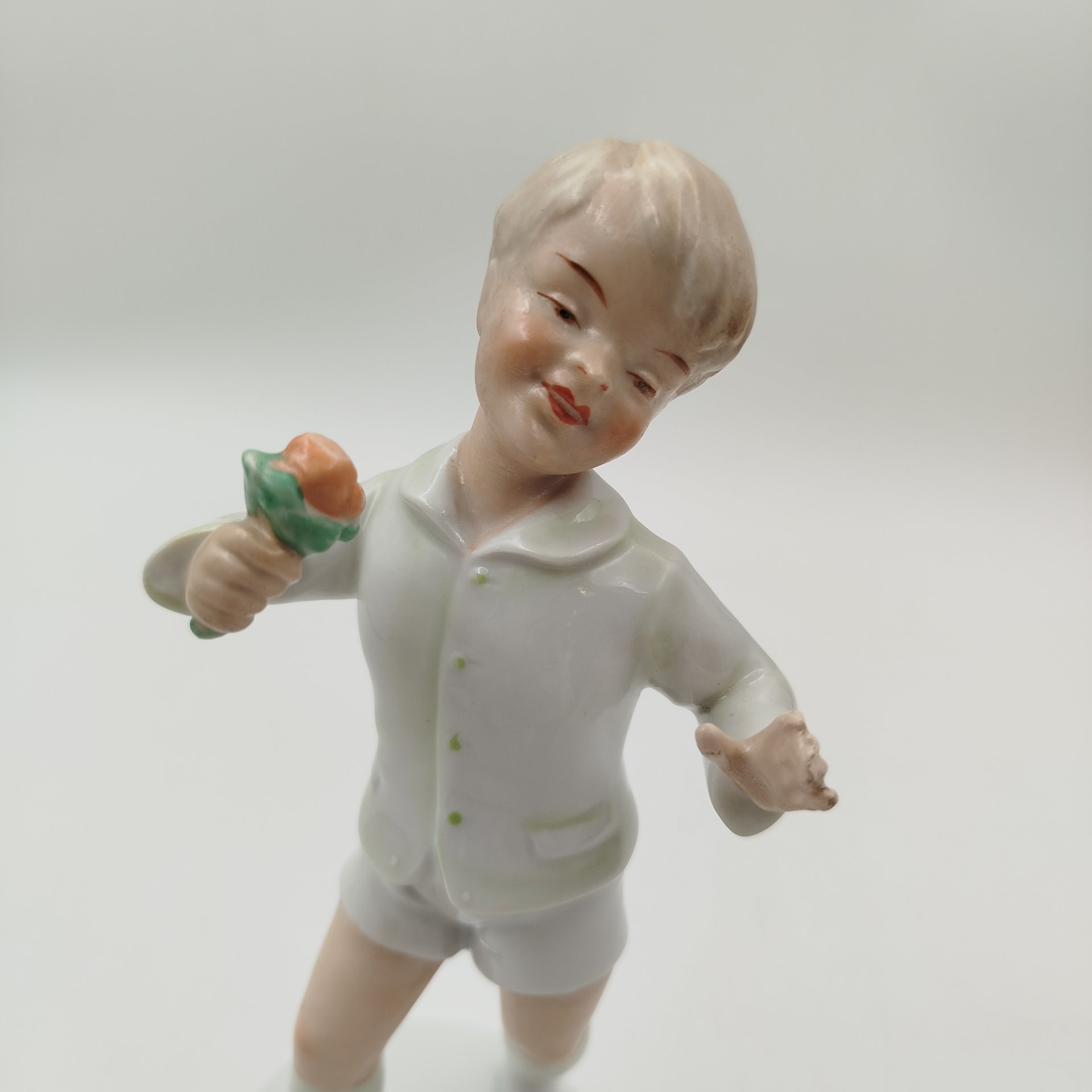 Статуэтка "Мальчик с розой", фарфор, роспись, Wallendorf, Германия, 1963-1990 гг.